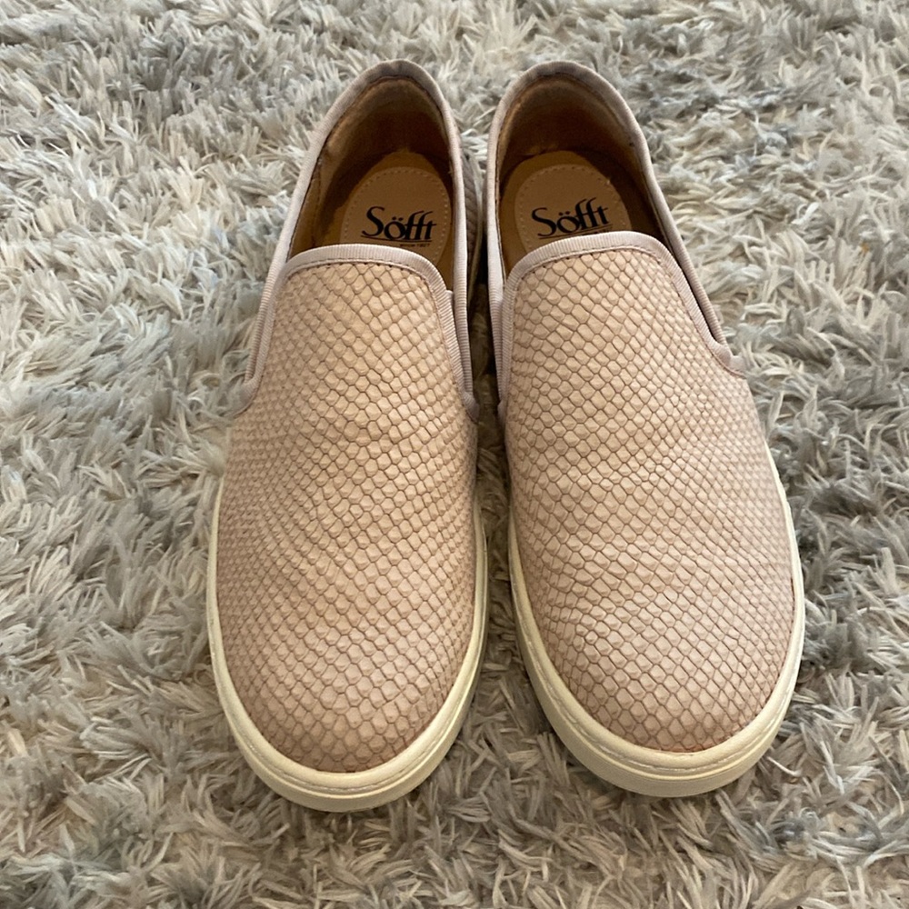 Sofft women shoes size 8.5, barely used. EUC.